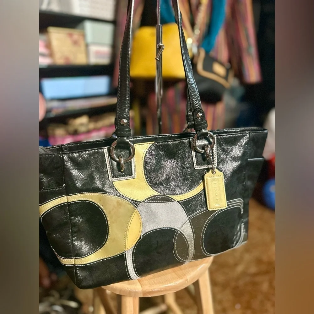 2011 Coach Frosted Black Patent Leather Inlaid Signature C EUC!​ - Picture 2 of 12